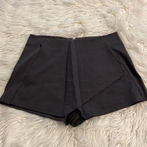 HAZE Skorts/Shorts size M excellent condition inseam 2” waist 28”